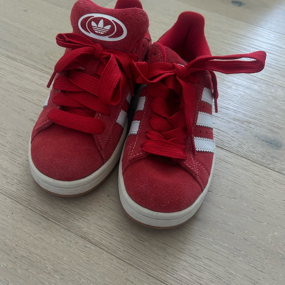 Adidas Red and White campuses Sneakers worn twice SIZE: women’s-8 men’s-6.5